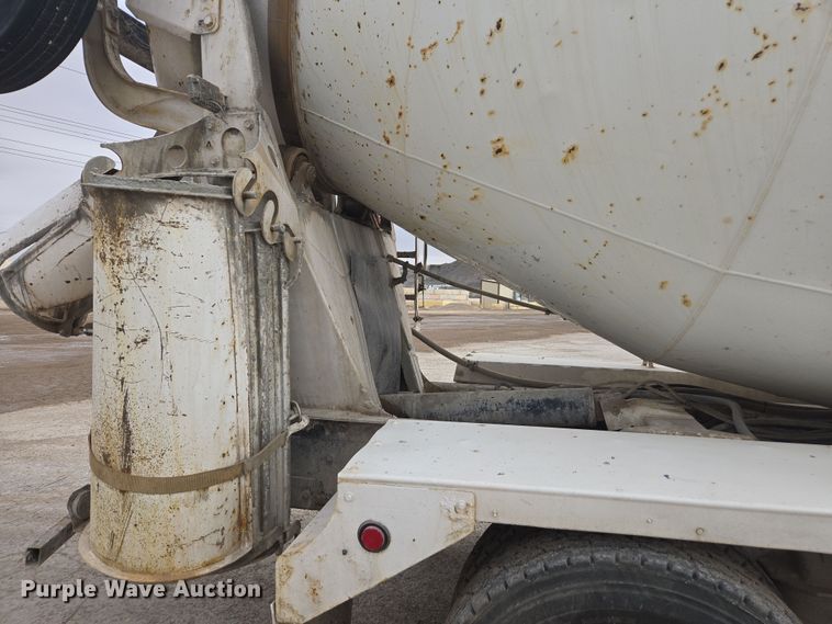 image for item DW1847 2011 Peterbilt 365 ready mix truck