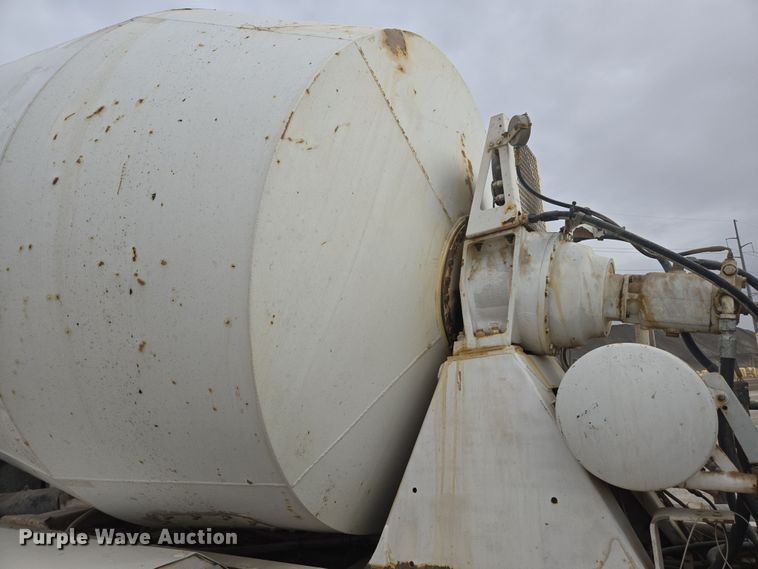 image for item DW1847 2011 Peterbilt 365 ready mix truck