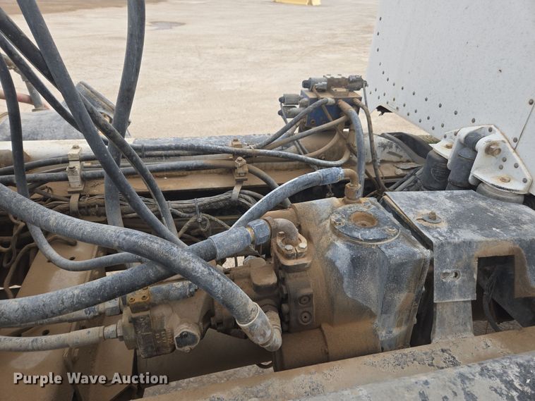 image for item DW1847 2011 Peterbilt 365 ready mix truck