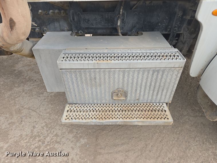 image for item DW1847 2011 Peterbilt 365 ready mix truck