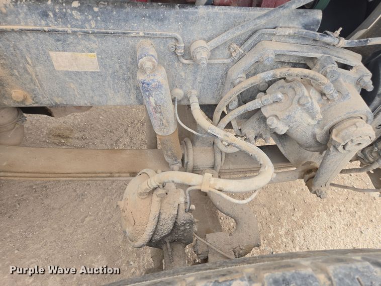 image for item DW1847 2011 Peterbilt 365 ready mix truck