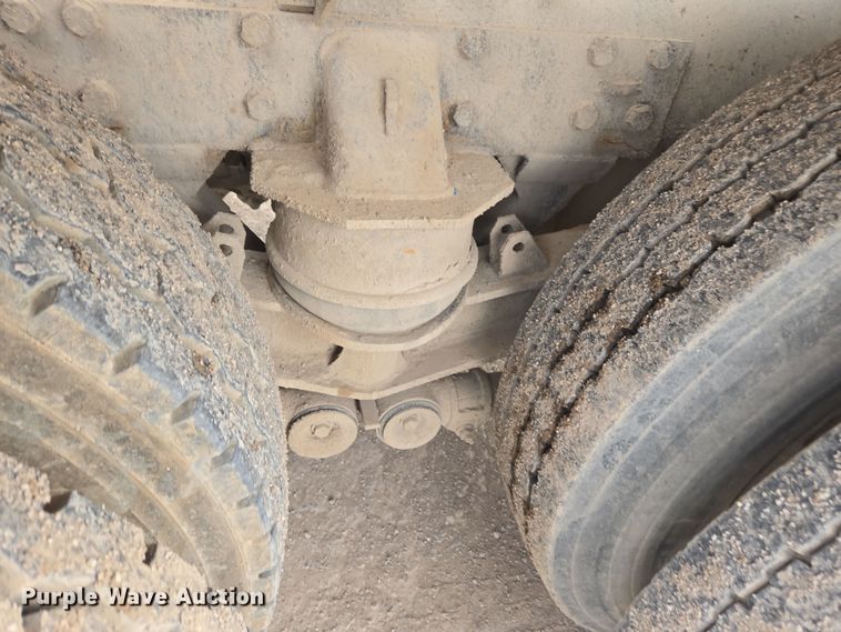 image for item DW1847 2011 Peterbilt 365 ready mix truck