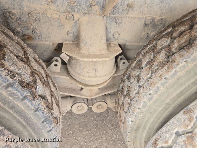 image for item DW1847 2011 Peterbilt 365 ready mix truck