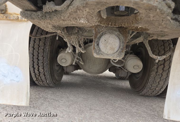 image for item DW1847 2011 Peterbilt 365 ready mix truck