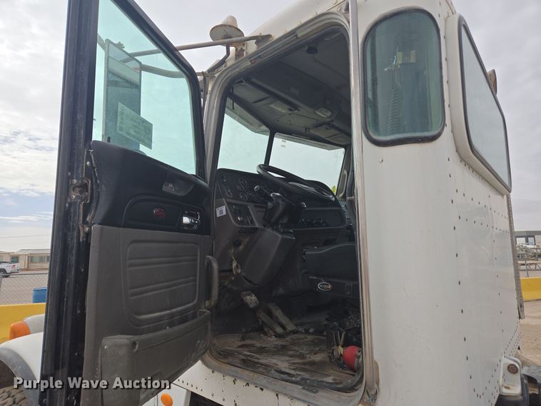 image for item DW1847 2011 Peterbilt 365 ready mix truck