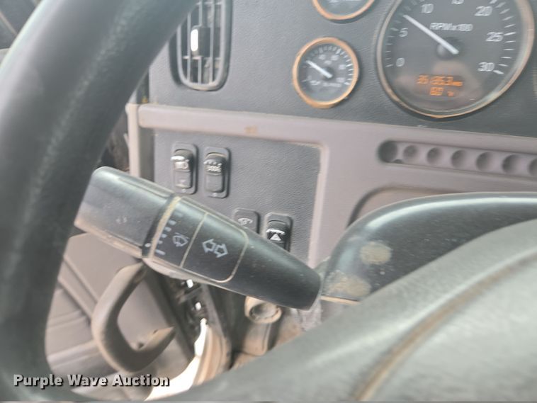 image for item DW1847 2011 Peterbilt 365 ready mix truck