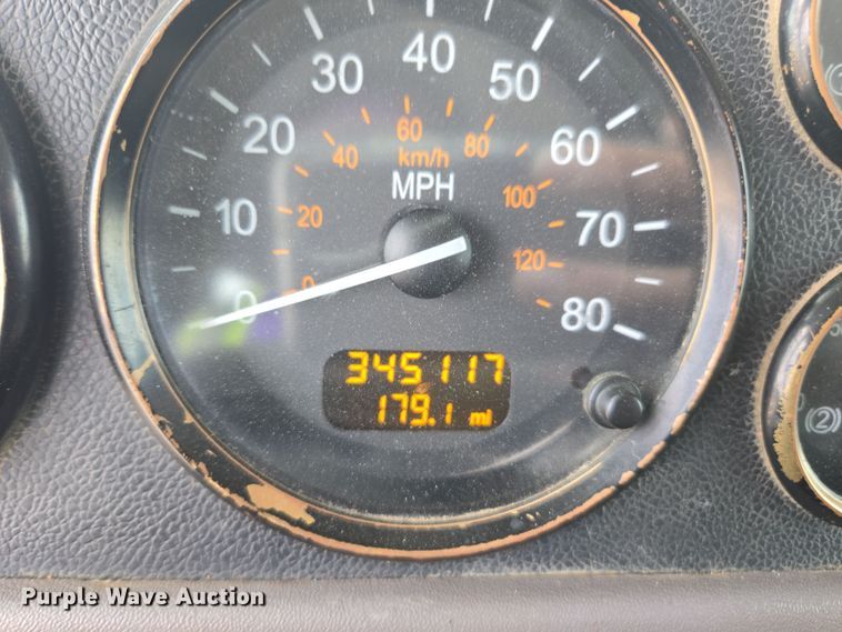 image for item DW1847 2011 Peterbilt 365 ready mix truck