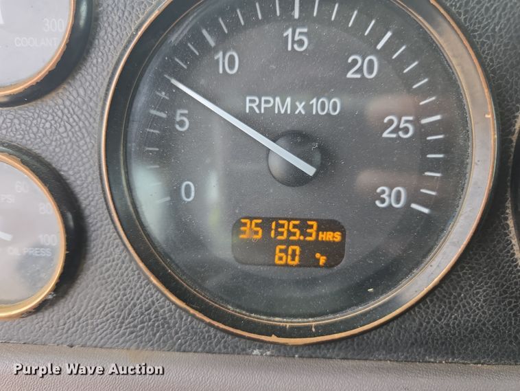 image for item DW1847 2011 Peterbilt 365 ready mix truck