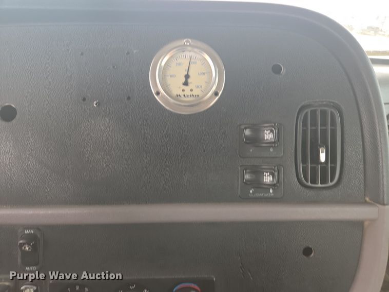 image for item DW1847 2011 Peterbilt 365 ready mix truck