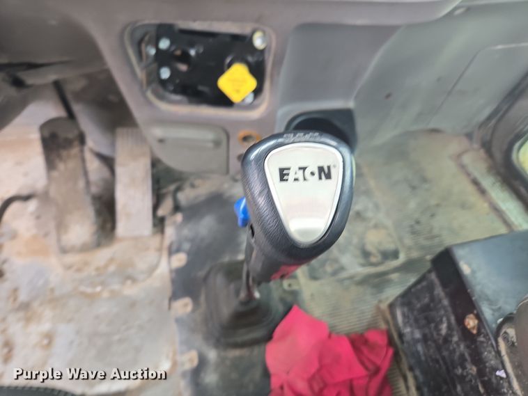 image for item DW1847 2011 Peterbilt 365 ready mix truck