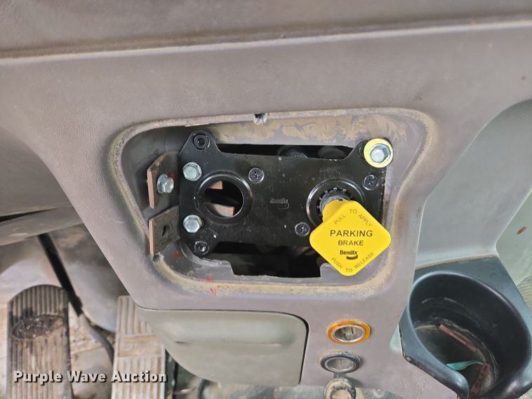 image for item DW1847 2011 Peterbilt 365 ready mix truck