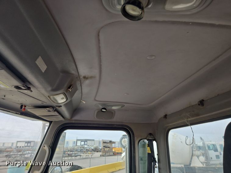 image for item DW1847 2011 Peterbilt 365 ready mix truck