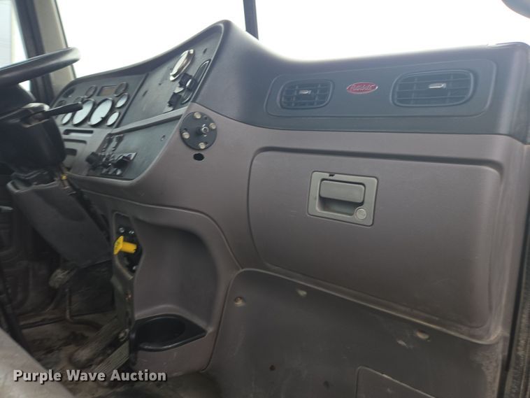 image for item DW1847 2011 Peterbilt 365 ready mix truck