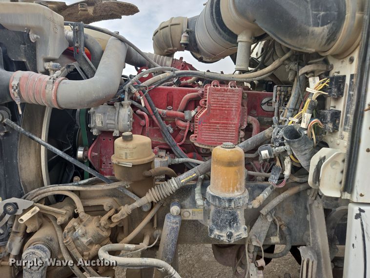 image for item DW1847 2011 Peterbilt 365 ready mix truck