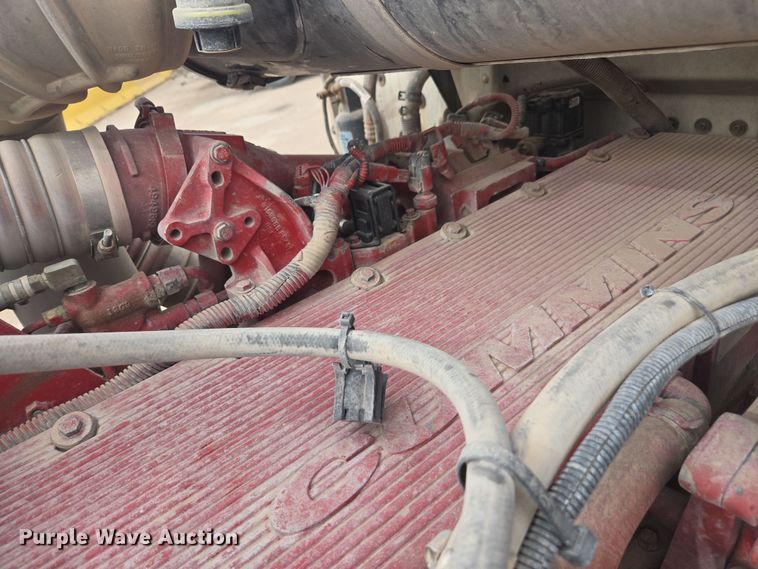 image for item DW1847 2011 Peterbilt 365 ready mix truck