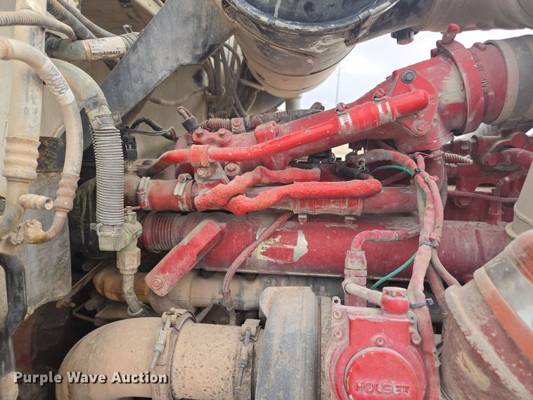 image for item DW1847 2011 Peterbilt 365 ready mix truck