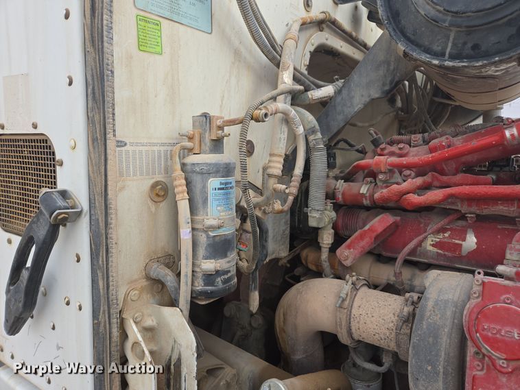 image for item DW1847 2011 Peterbilt 365 ready mix truck