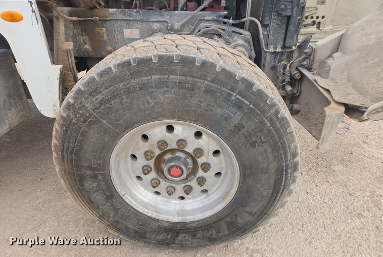 image for item DW1847 2011 Peterbilt 365 ready mix truck