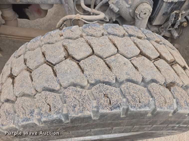 image for item DW1847 2011 Peterbilt 365 ready mix truck