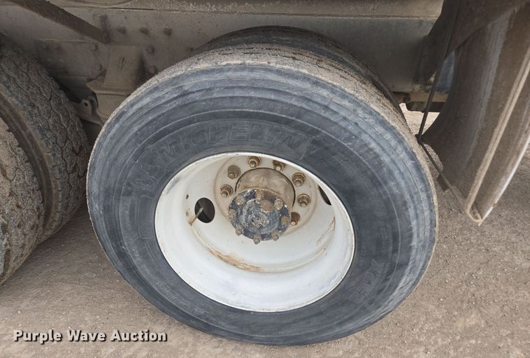 image for item DW1847 2011 Peterbilt 365 ready mix truck