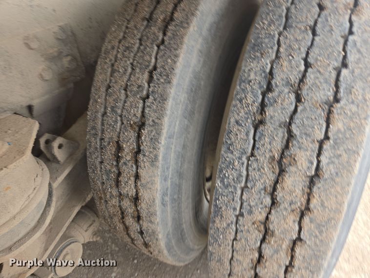 image for item DW1847 2011 Peterbilt 365 ready mix truck