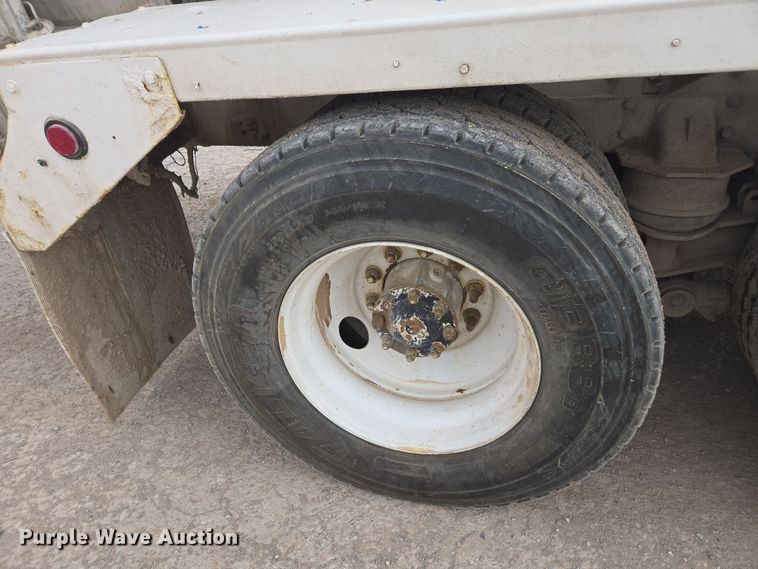 image for item DW1847 2011 Peterbilt 365 ready mix truck