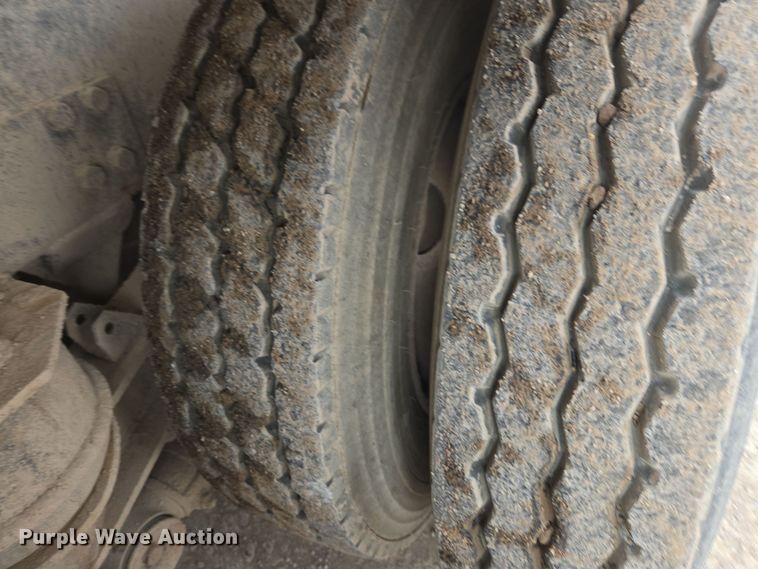 image for item DW1847 2011 Peterbilt 365 ready mix truck