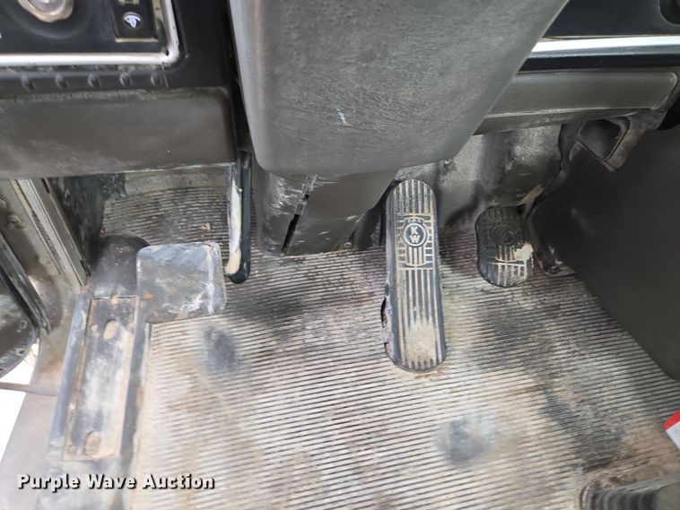 image for item DW1850 2009 Kenworth W900 ready mix truck