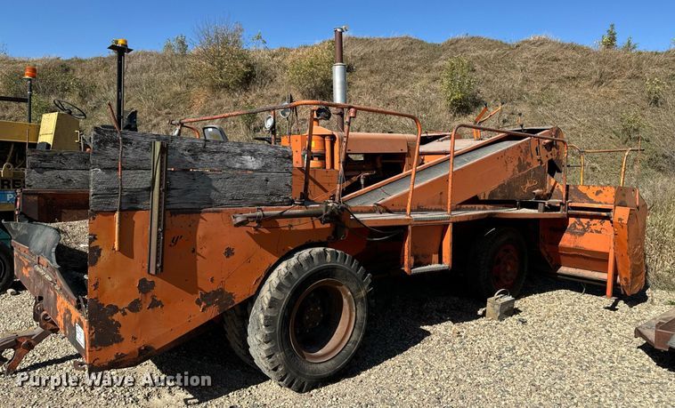 image for item DW2304 Etnyre U372 chip spreader