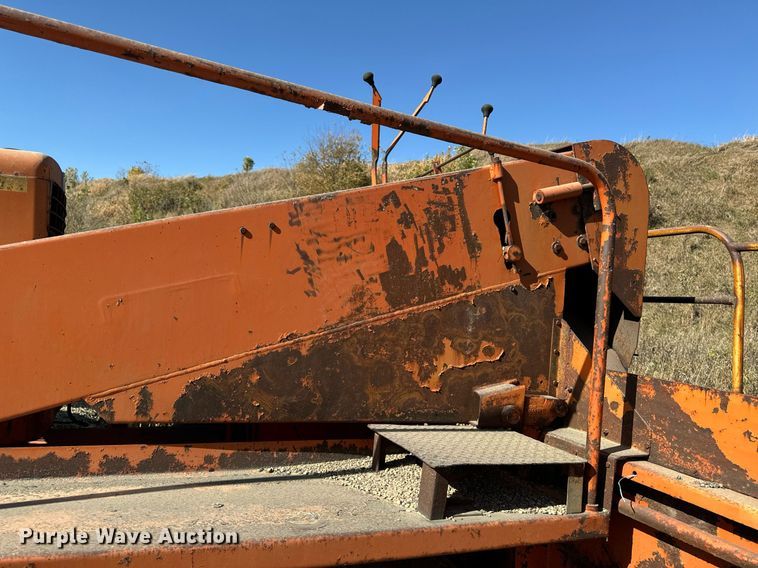 image for item DW2304 Etnyre U372 chip spreader