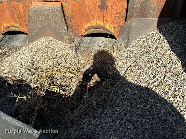 image for item DW2304 Etnyre U372 chip spreader