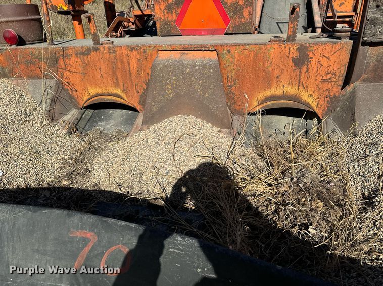 image for item DW2304 Etnyre U372 chip spreader