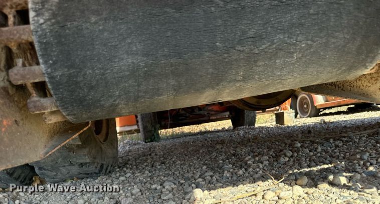 image for item DW2304 Etnyre U372 chip spreader