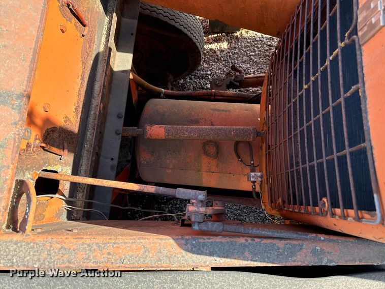 image for item DW2304 Etnyre U372 chip spreader