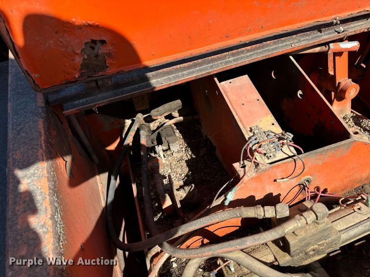 image for item DW2304 Etnyre U372 chip spreader