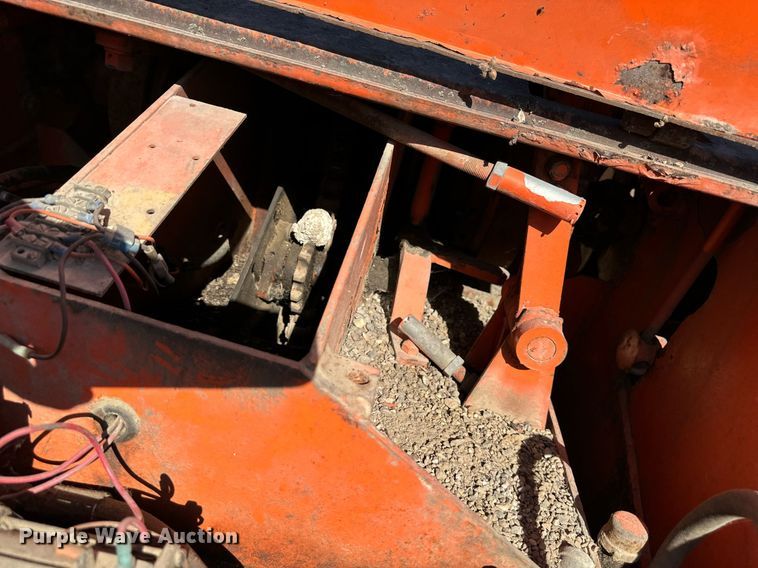 image for item DW2304 Etnyre U372 chip spreader