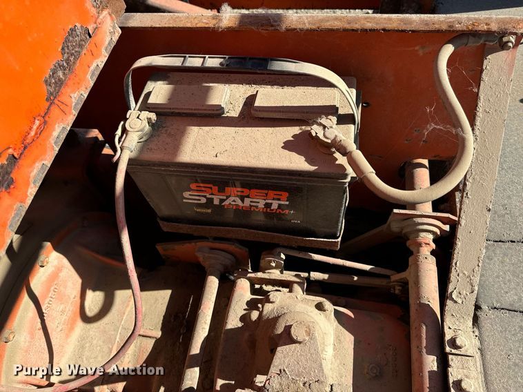 image for item DW2304 Etnyre U372 chip spreader