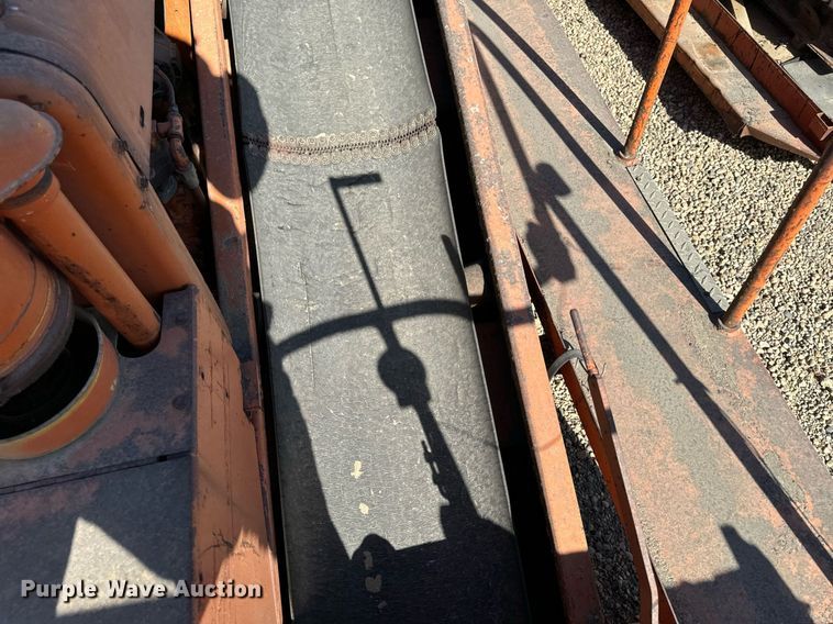 image for item DW2304 Etnyre U372 chip spreader