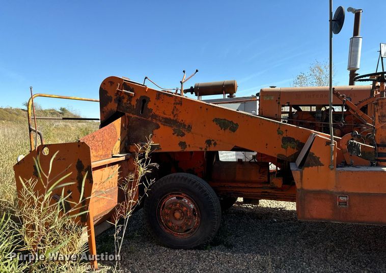 image for item DW2304 Etnyre U372 chip spreader