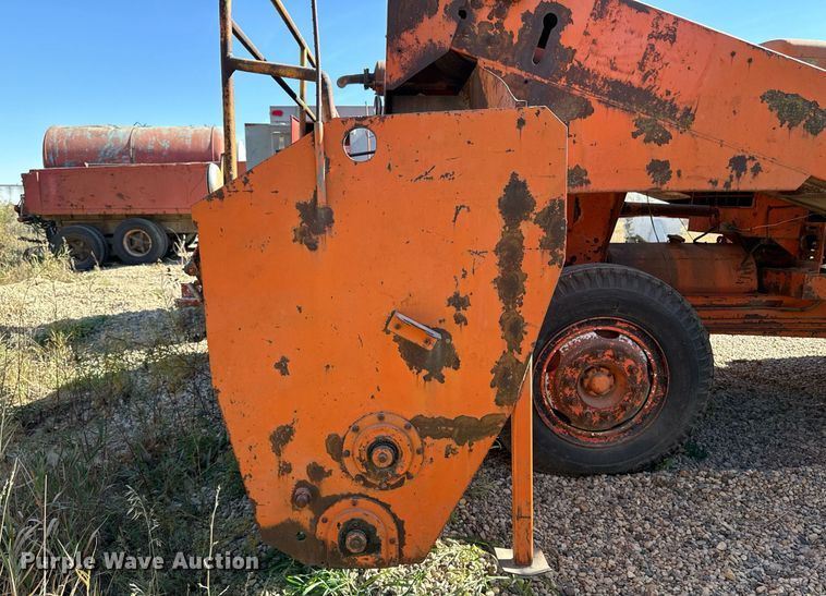 image for item DW2304 Etnyre U372 chip spreader