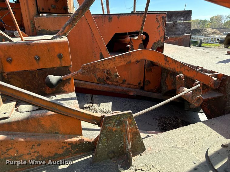 image for item DW2304 Etnyre U372 chip spreader