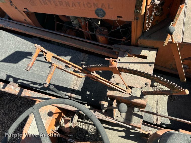 image for item DW2304 Etnyre U372 chip spreader