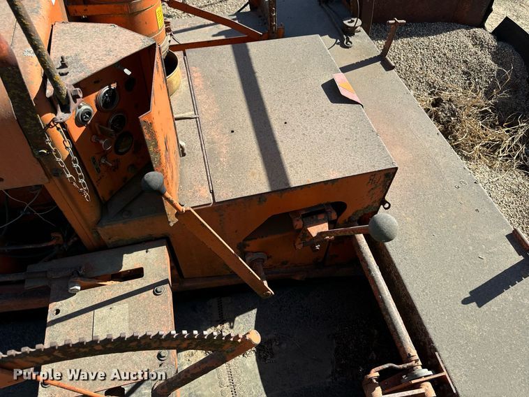 image for item DW2304 Etnyre U372 chip spreader