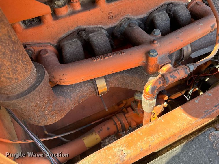 image for item DW2304 Etnyre U372 chip spreader