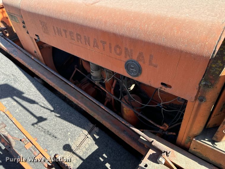 image for item DW2304 Etnyre U372 chip spreader