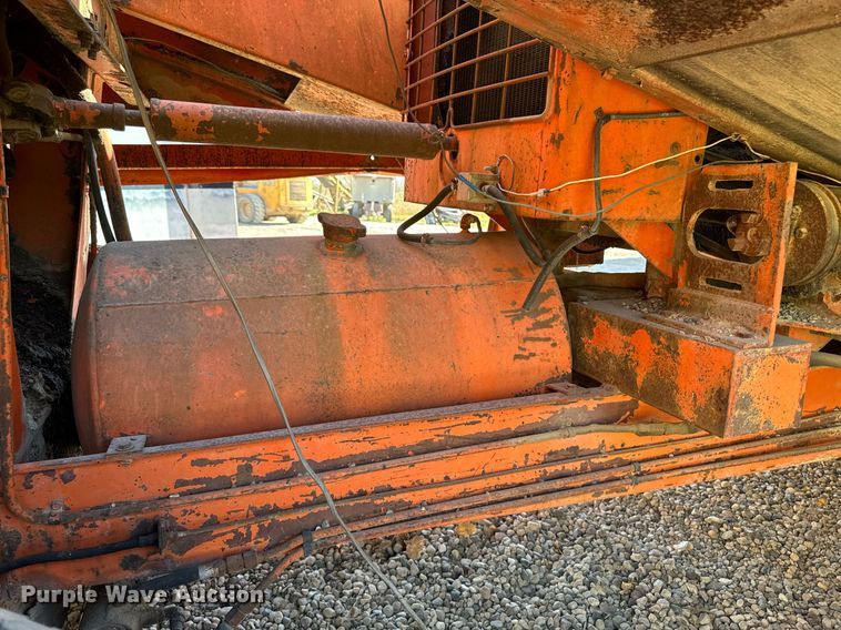 image for item DW2304 Etnyre U372 chip spreader