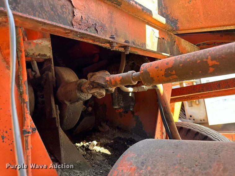 image for item DW2304 Etnyre U372 chip spreader