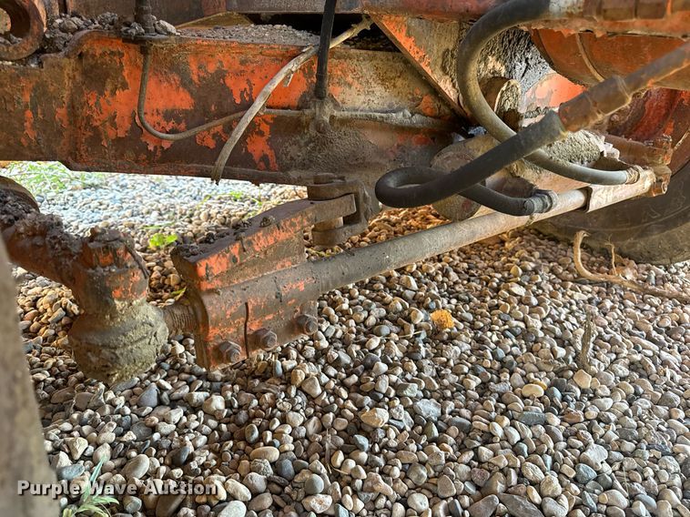 image for item DW2304 Etnyre U372 chip spreader