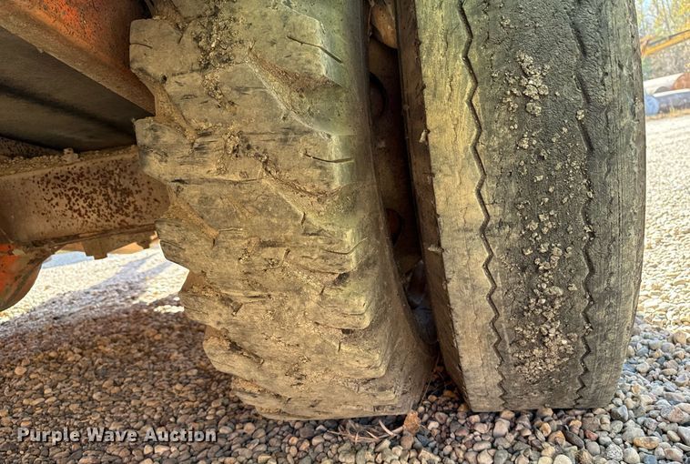 image for item DW2304 Etnyre U372 chip spreader