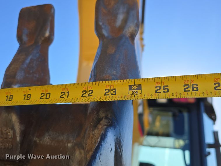 image for item DW3080 2017 Caterpillar 430F2 backhoe